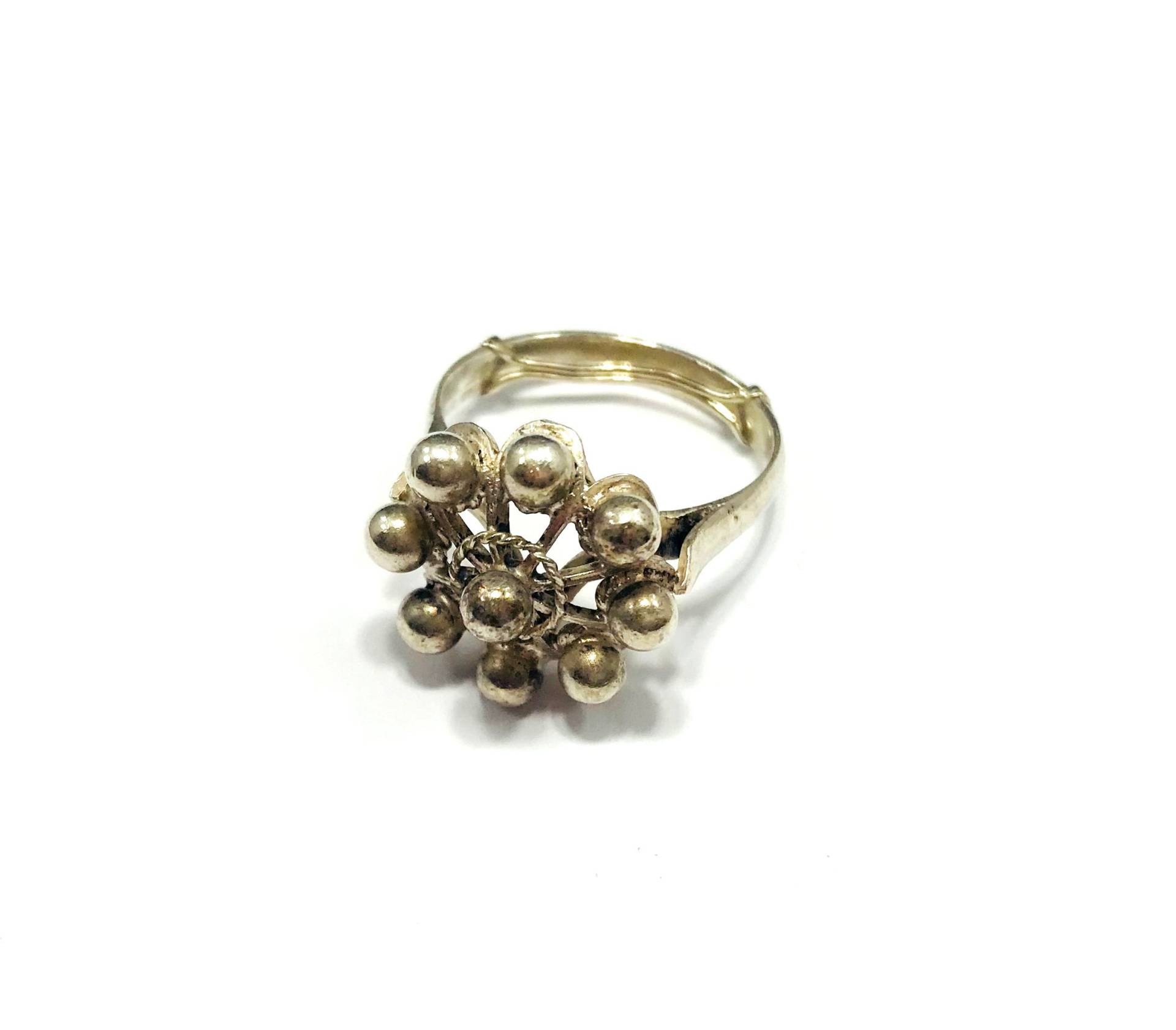 Vintage Floral Silber Perlen Dot Handwerker Ring Boho Hippie Bohemian-Chic Größe 6, 5-7 Vintage Floral Silber Perlen Dot Handwerker Ring Boho Hippie Bohemian-Chic Größe 6, 5-7 von FormedPlusFound