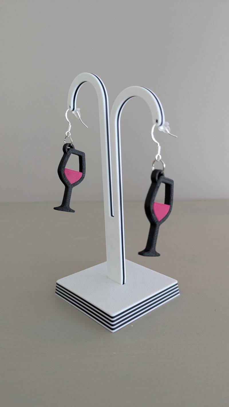 Weinglas-Ohrringe 3D-Gedruckt Geschenk Für Weinliebhaber Schmuck Fürs Weinfest Sterling Silber Leicht & Handmade Weinglas-Ohrringe 3D-Gedruckt Geschenk Für Weinliebhaber Schmuck Fürs Weinfest Sterling Silber Leicht & Handmade von Formenzauberhochdrei
