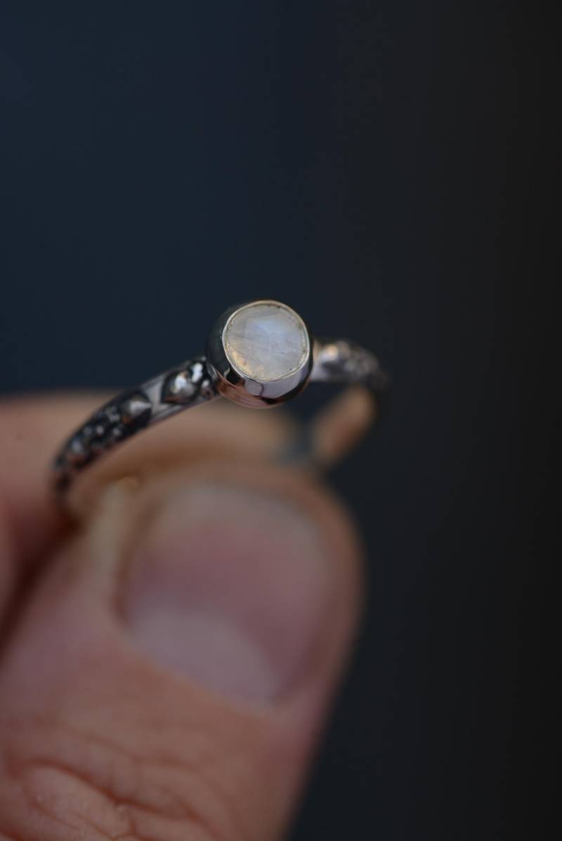 Dainty Moonstone Rings With Solid Textured Silver Ringbands. Handmade Silversmith For Everyday. Witchy Jewellery By Formvollendung von Formvollendung