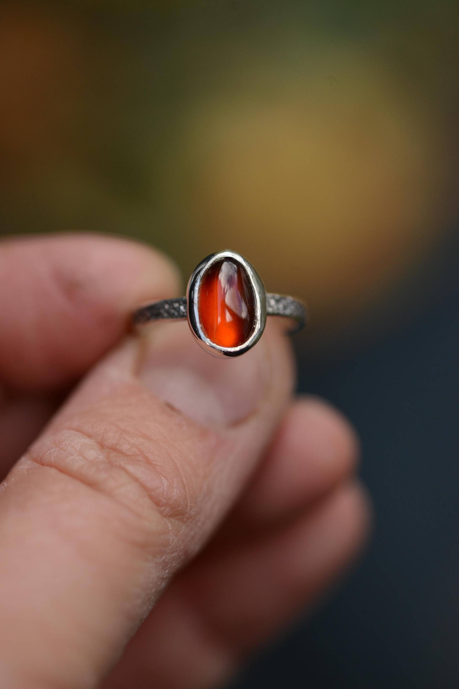 Garnet Ring Handmade Silver With Oxidized Silver. Handmade Gift Made By Silversmith Solid By Formvollendung von Formvollendung