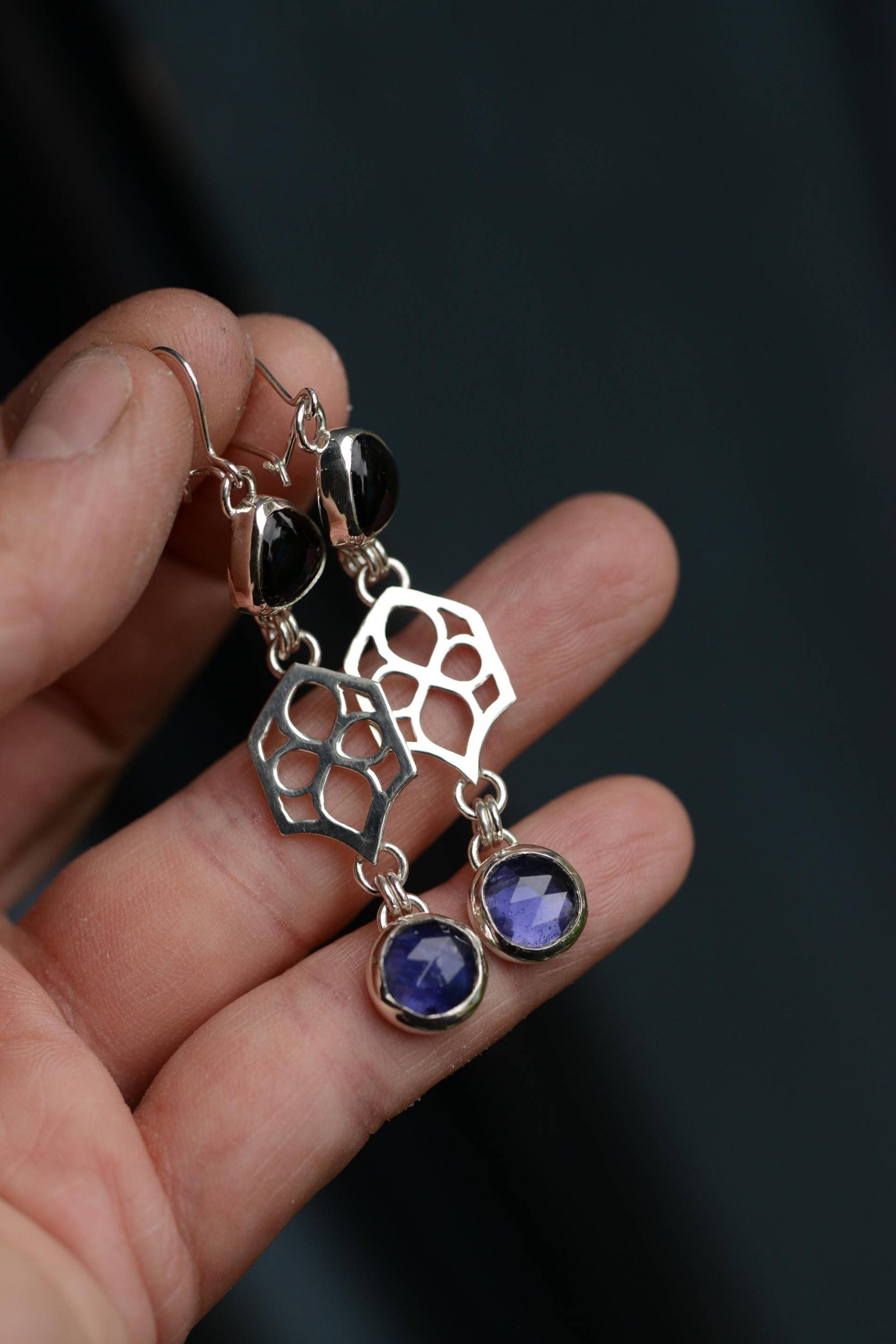 Goth Earrings Dangle With Black Onyx & Iolite Gemstones, Goth Window Architecture Designs Made By Silversmith Formvollendung Goth Earrings Dangle With Black Onyx & Iolite Gemstones, Goth Window Architecture Designs Made By Silversmith Formvollendung von Formvollendung