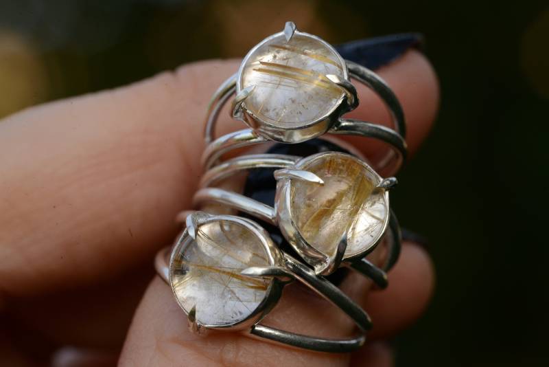 Handmade Gothic Rutilated Quartz Sterling Silver Claw Ring - Celestial Witchy Jewelry Gift von Formvollendung