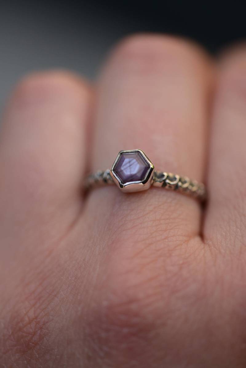 Pink Ruby Ring With Textured Band. Silversmith Unique Shaped Gemstone. Oxidized Silver Jewelry By Formvollendung von Formvollendung