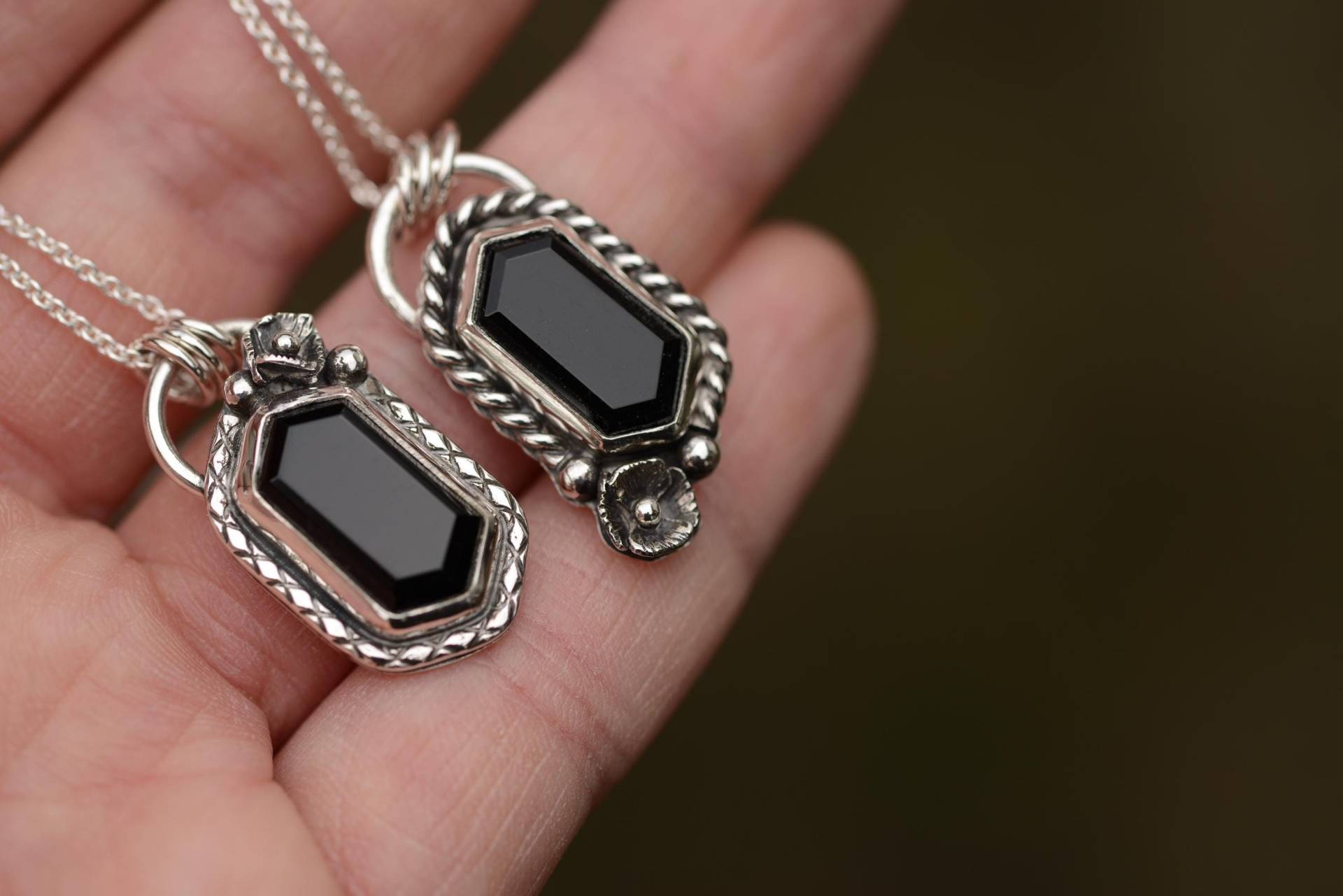 Poppy Necklace With A Black Natural Onyx Handcrafted Sterling Silver 925, Oxidized Jewelry , Alternative For Women Poppy Necklace With A Black Natural Onyx Handcrafted Sterling Silver 925, Oxidized Jewelry , Alternative For Women von Formvollendung