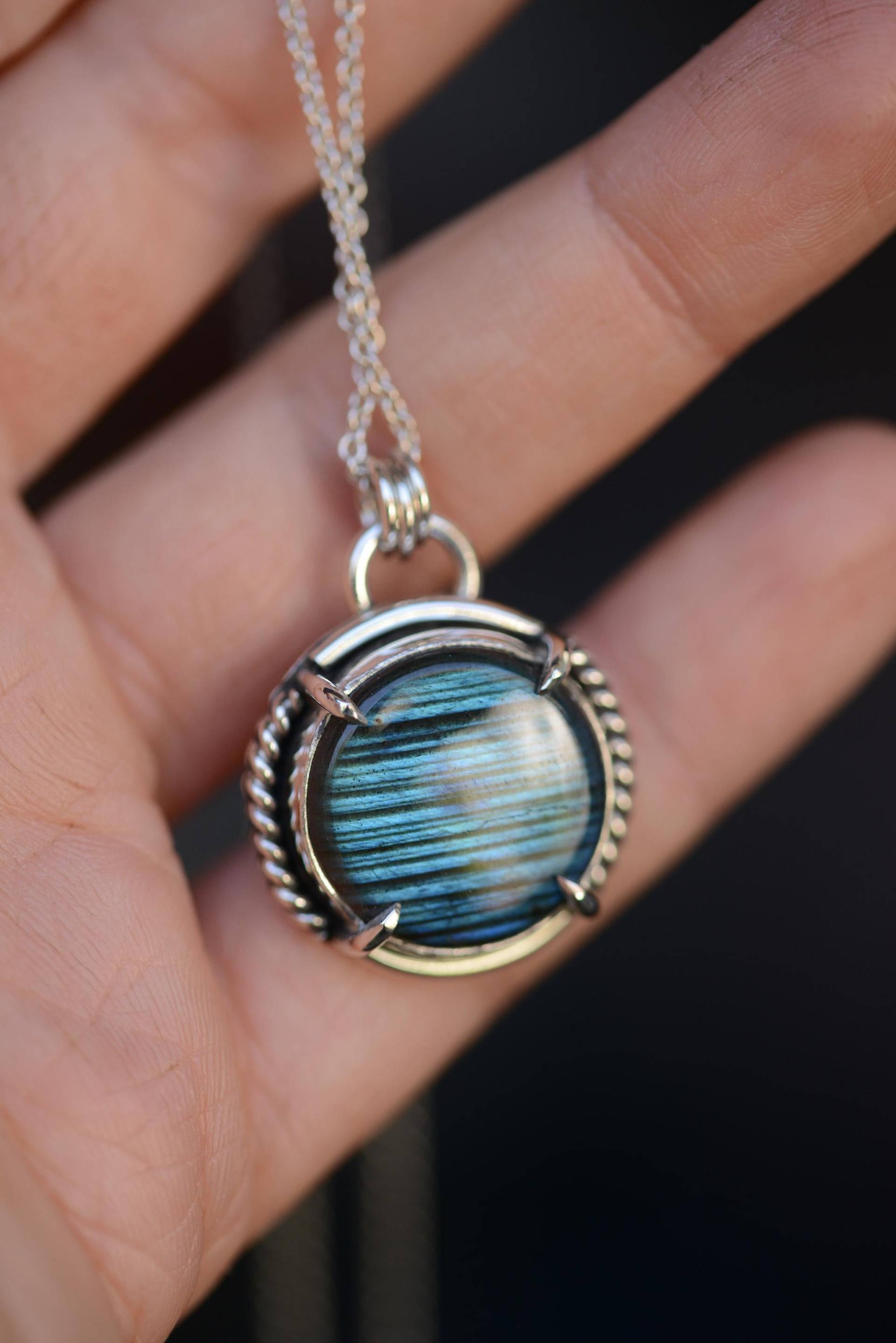 Purple Labradorite Necklace Handmade With Sterling Silver. Stone Talisman Made Solid Silver By Silversmith Formvollendug von Formvollendung