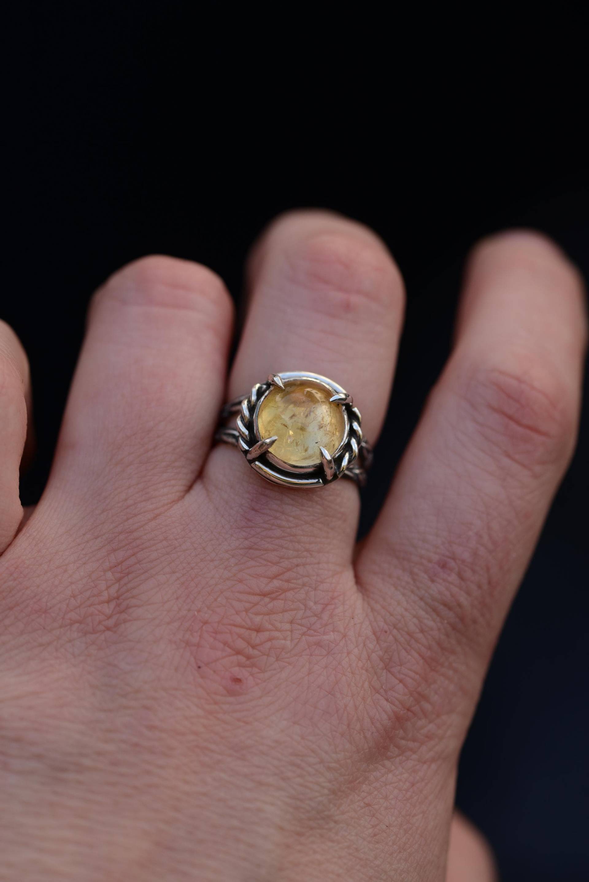 Raw Citrine Ring Handmade With Textured Band. Handcrafted Silversmith Oxidized Silver. Yellow Gemstone By Formvollendung Raw Citrine Ring Handmade With Textured Band. Handcrafted Silversmith Oxidized Silver. Yellow Gemstone By Formvollendung von Formvollendung