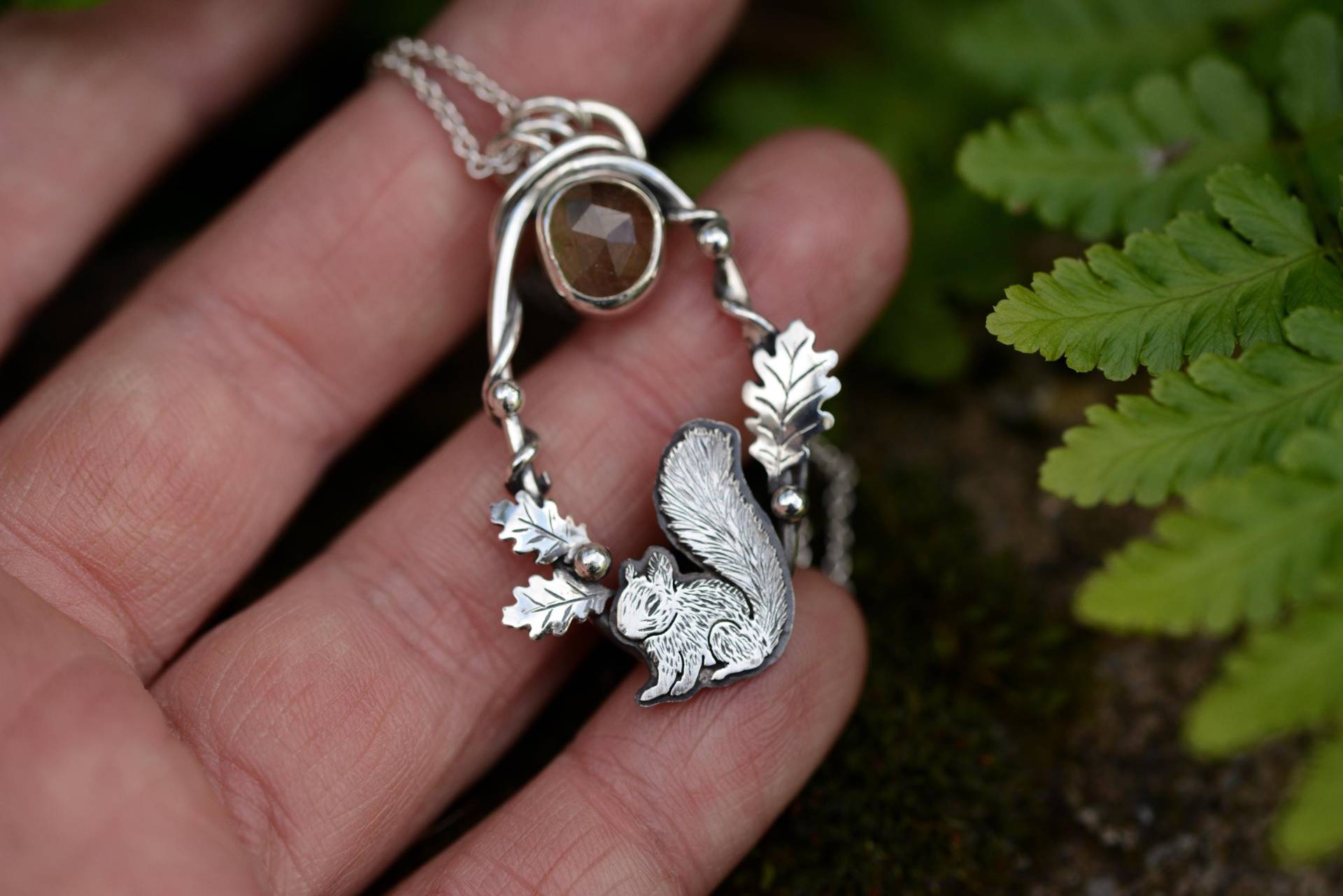 Squirrel Necklac With An Imperial Topaz Gemstone. Handmade Silversmith Jewellery By Formvollendung. Magic Forest Necklace For Women von Formvollendung