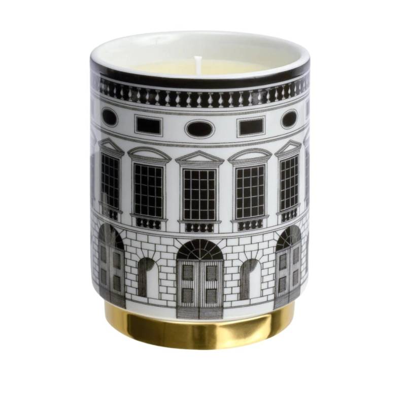 Fornasetti Duftkerze Architettura Immaginazione (235 g) von Fornasetti