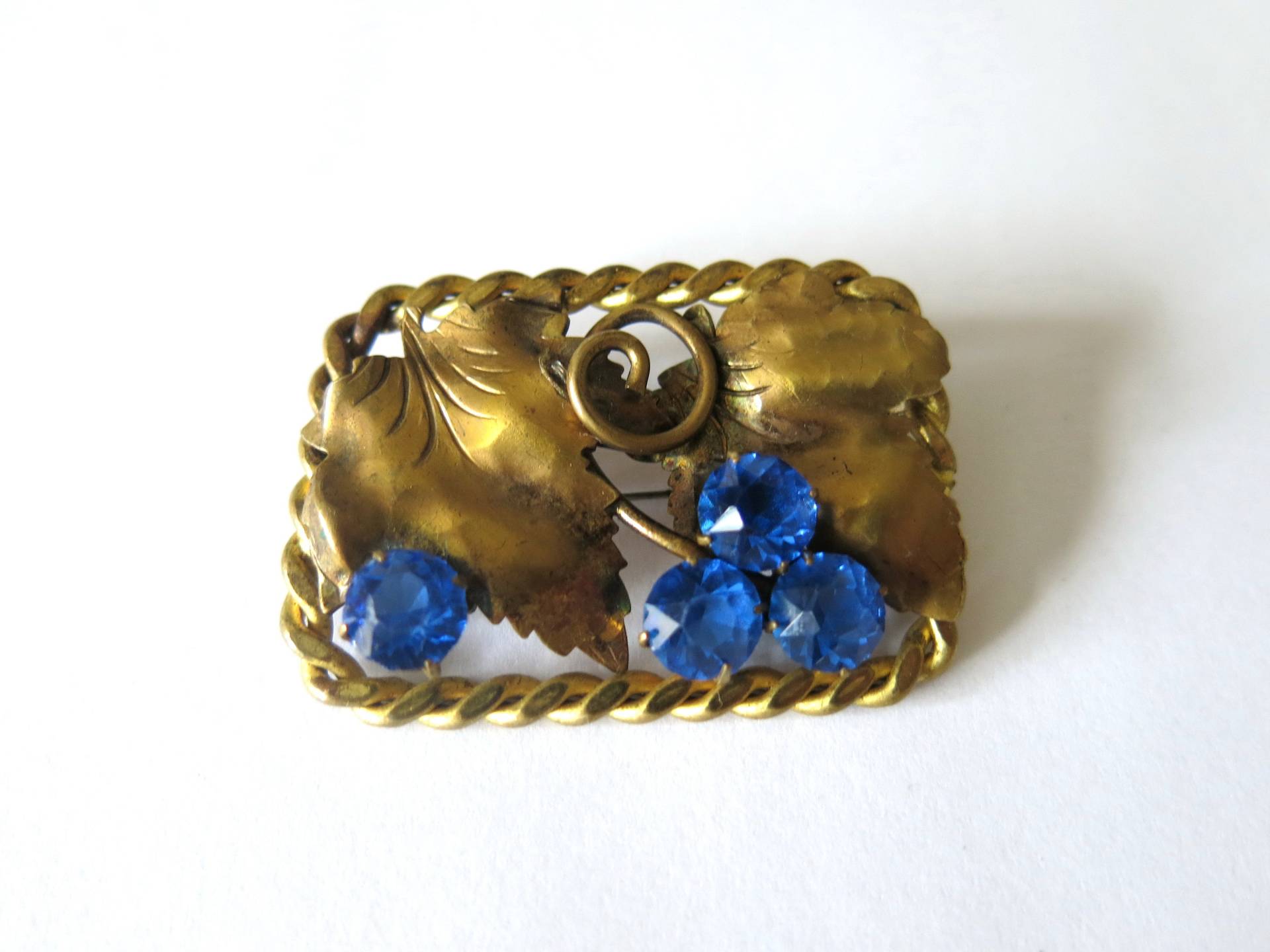 Blaue Glas 30Er Jahre Brosche Blätter Blumen Jugendstil Blaue Glas 30Er Jahre Brosche Blätter Blumen Jugendstil von Fortid