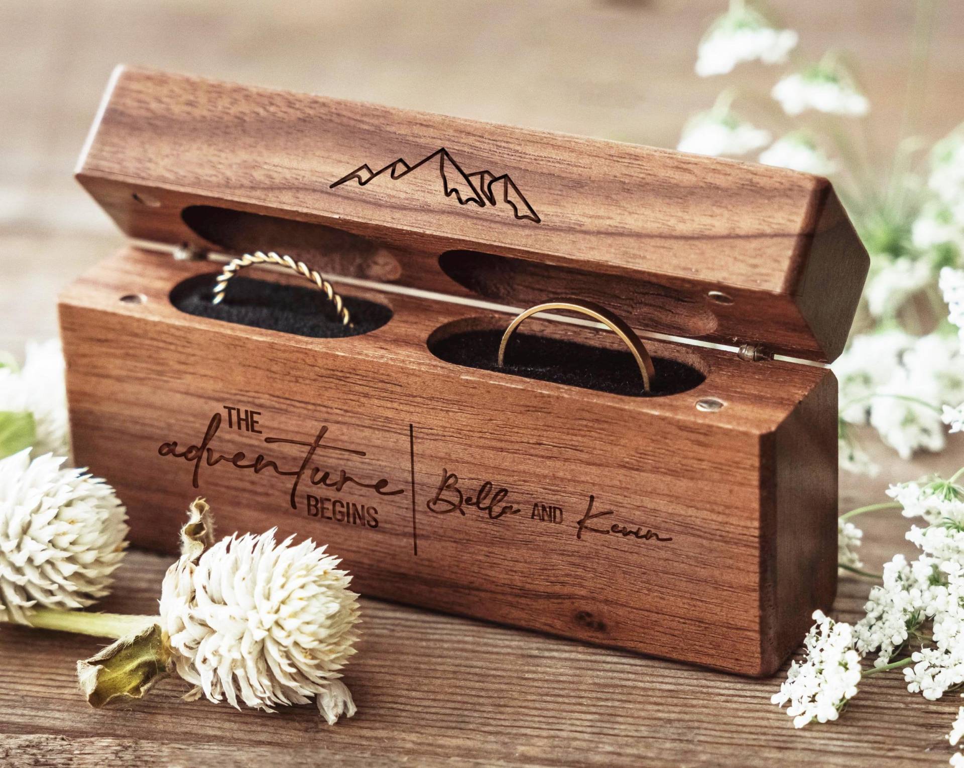 Verlobung Holz Ring Box | Doppelschlitz-Ringkissen Benutzerdefinierte Hochzeit Ringbox Vorschlag Einer Gravierten Ringhalter Paar Valentinstag von FortisFinds