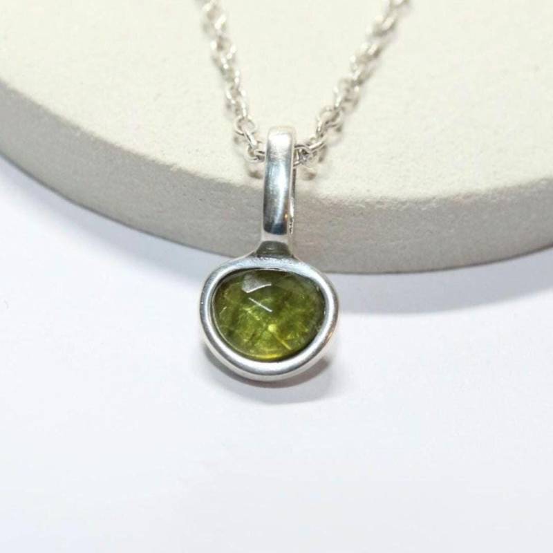 Grüner Turmalin Silber Anhänger Handgefertigte 999 Feinsilber Edelstein Halskette von FablesAesthetics