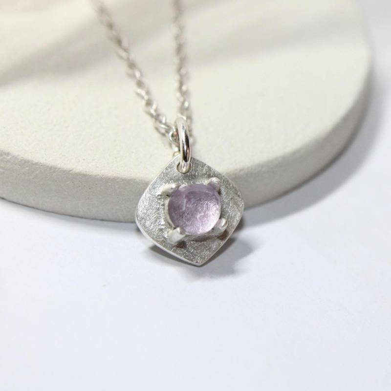 Pastell Violetter Amethyst Anhänger 999 Silber | Zierlicher Edelstein Lavendel Pastell Halskette Geschenk Für Sie, Handgefertigt Von Fortunaelements von FablesAesthetics