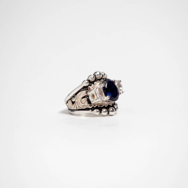 Wunderschöner Sterling Silber Designer Ring Mit Saphir von FortySevenCo
