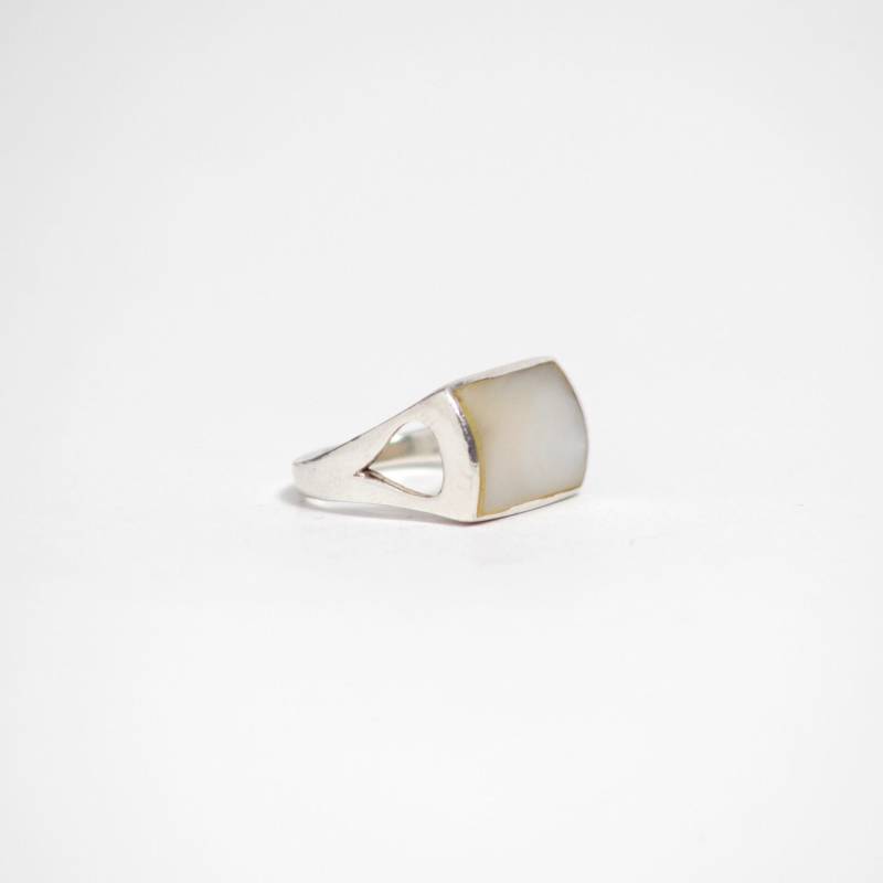 Wunderschöner Sterling Silber Ring Mit Perlmutt von FortySevenCo