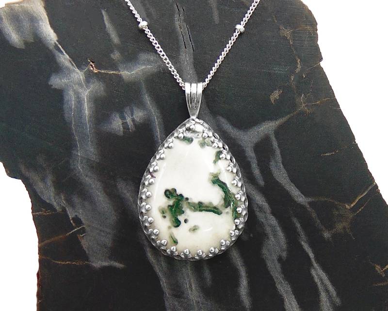 Baumachat Halskette in Sterling Silber - Kleiner Handgefertigter Anhänger Mit Kette von FossilPhilosophy
