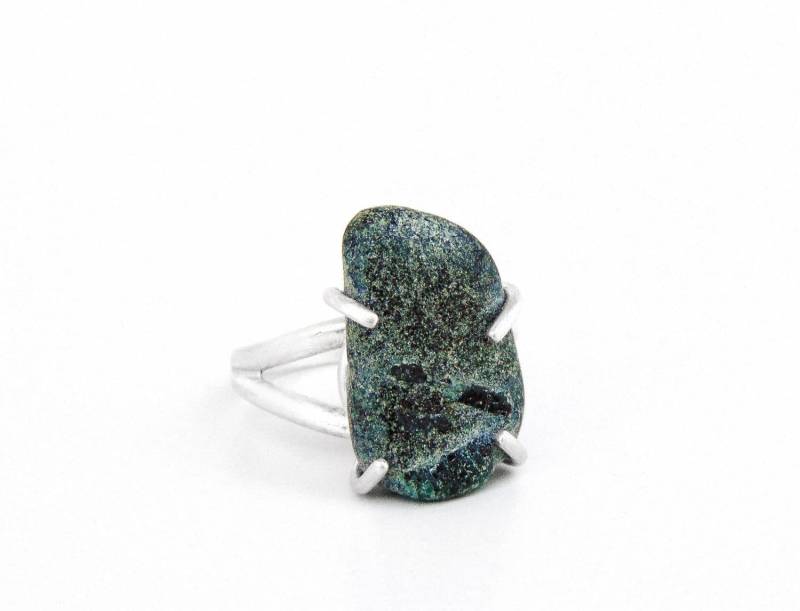 Sale - Roher Smaragd Ring in Sterling Silber Us Größe 38 Echter Unbehandelter Naturstein Grün Mai Birthstone von FossilPhilosophy