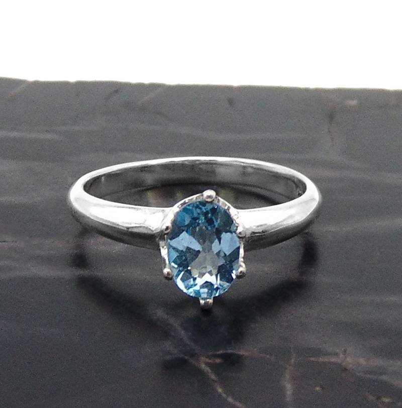 Solitaire Blautopas Ring in Sterling Silber - November Geburtsstein Us Grösse 7 Swiss Baby Blue Topas von FossilPhilosophy