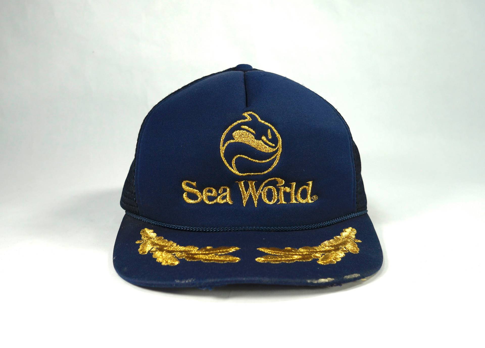 Jahrgang 1986 Meer Welt Hut, Snapback Trucker Cap, Mesh Navy Blau Verstellbar, Gesticktes Logo, Goldenen Federn von FossilRecordCo