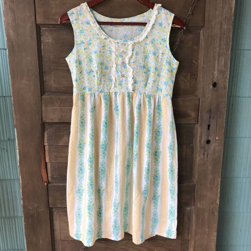 Vintage 60Er Jahre Dünne Baumwolle Mixed Floral Print Prairie Babydoll Tank Kleid von FossilizedFeather