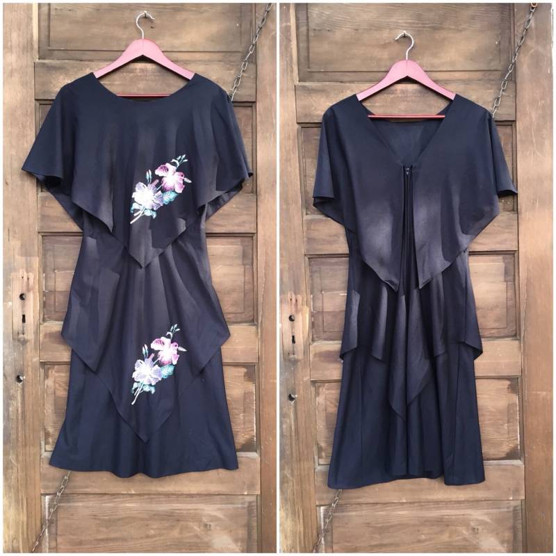 Vintage 60Er Jahre Schwarzes Abgestuftes Blumentaschentuch Kleines Flapper Cocktailkleid Von Gilberti von FossilizedFeather