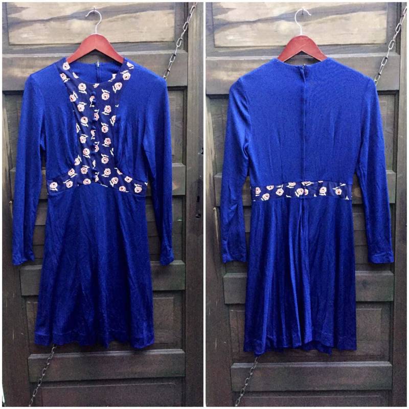 Vintage 60Er Mod Langarm Blau Mit Blumen Akzenten Kleid Von Malibu Media Größe M von FossilizedFeather