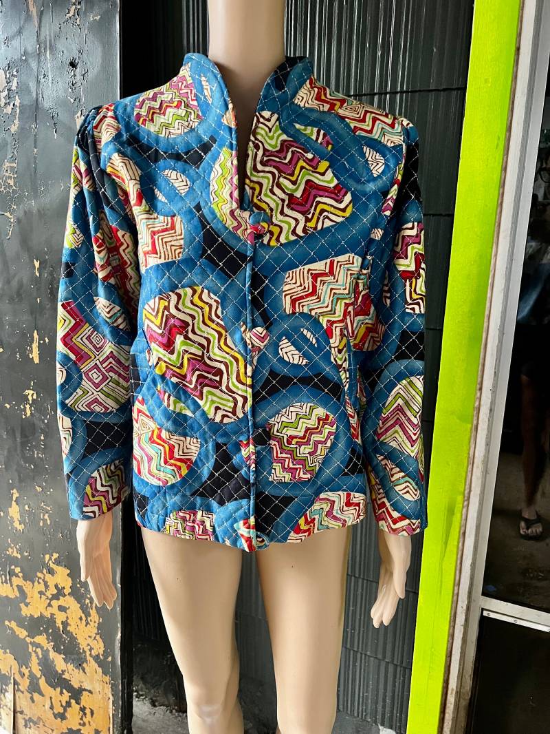 Vintage 70Er Jahre Einzigartige Blauton Abstrakte Print Steppjacke Von Helen Morrell von FossilizedFeather