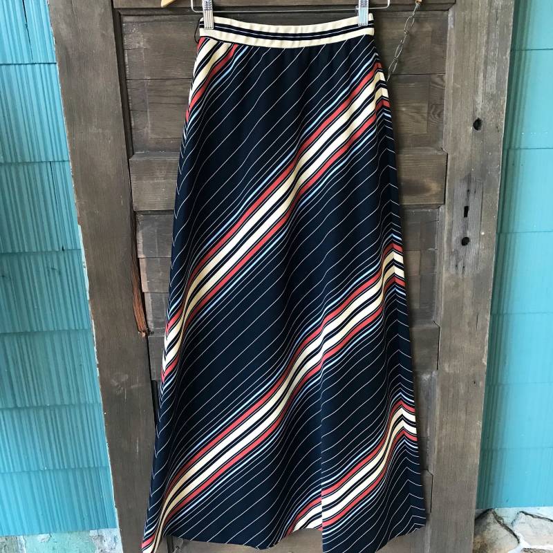 Vintage 70Er Jahre Handgemachte High Waist Diagonal Gestreiften Maxi Rock Vintage 70Er Jahre Handgemachte High Waist Diagonal Gestreiften Maxi Rock von FossilizedFeather