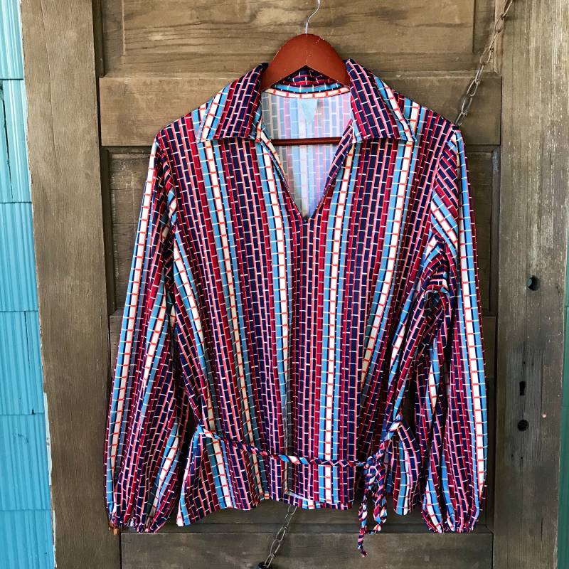 Vintage 70Er Jahre Rotes Blumenmuster Polyester Tunika Top Mit Passender Schärpe Von Teddi Of California von FossilizedFeather