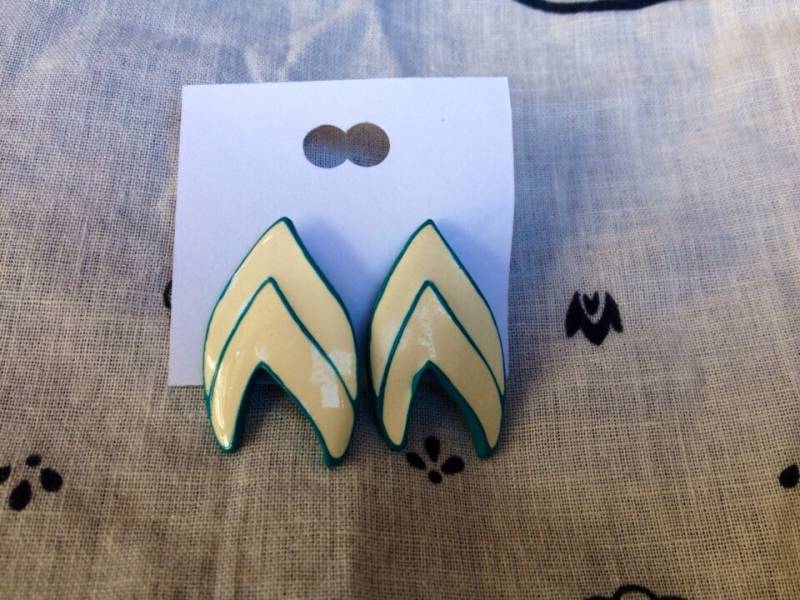 Vintage 80Er Jahre Ohrringe Schwere Emaille Chevron Wishbone Beiträge/ Ohrstecker von FossilizedFeather