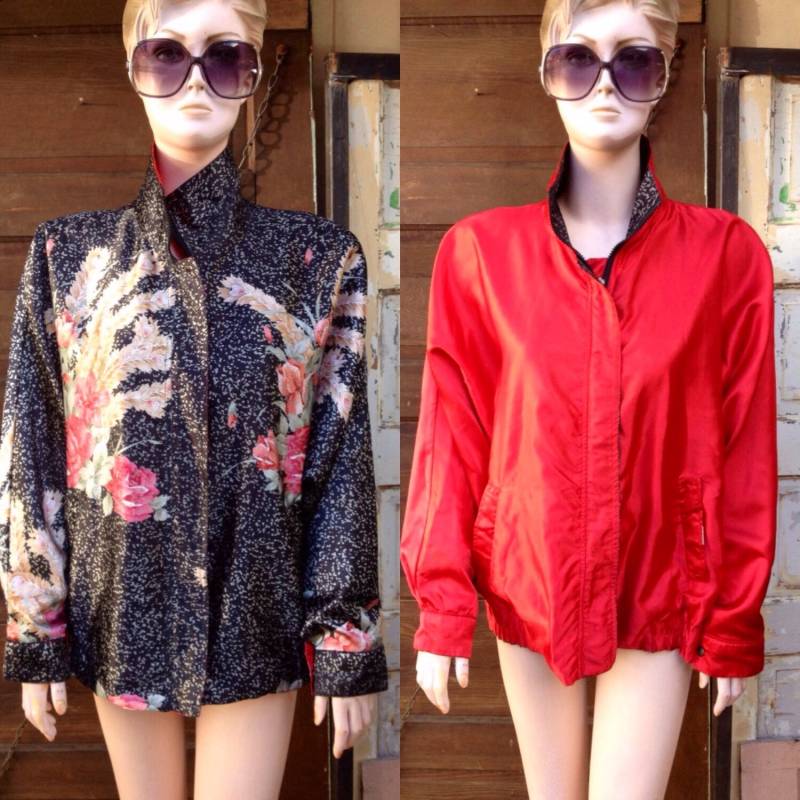 Vintage 80Er Jahre Reversible Floral Und Red Silky Slouchy Übergroße Windjacke Vintage 80Er Jahre Reversible Floral Und Red Silky Slouchy Übergroße Windjacke von FossilizedFeather