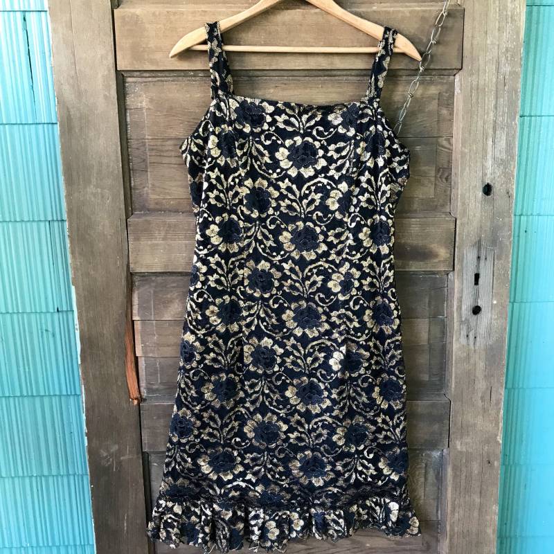 Vintage 80Er Jahre Schwarz Und Metallic Gold Spitze Flapper Party Tank Kleid Größe Medium Vintage 80Er Jahre Schwarz Und Metallic Gold Spitze Flapper Party Tank Kleid Größe Medium von FossilizedFeather