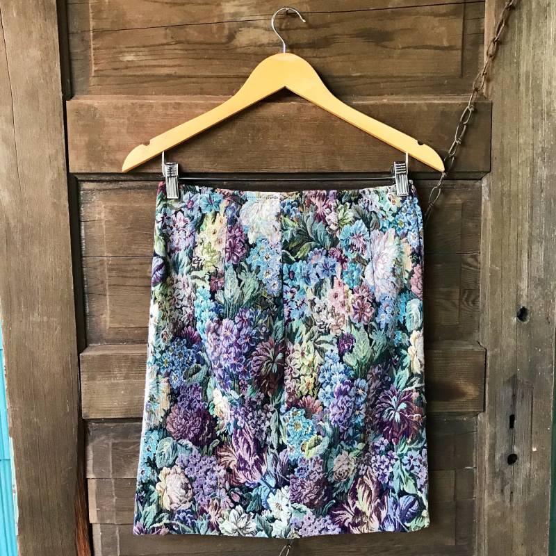 Vintage 90Er Jahre Hoch Taillierter Blumen Gobelin Bleistiftrock Von The Limited Größe 27 von FossilizedFeather