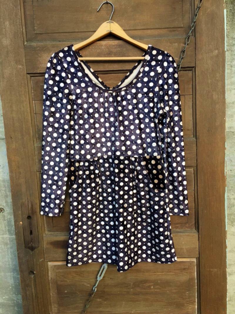 Vintage 90Er Schwarz Und Weiß Polka Dot Samt Minikleid Mit Größe Small/Medium von FossilizedFeather