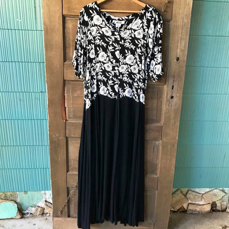 Vintage 90Er Schwarz-Weiß-Blumen-Rayon-Maxi-Kleid Der Perfektion Von American Angel Größe Small/Medium von FossilizedFeather