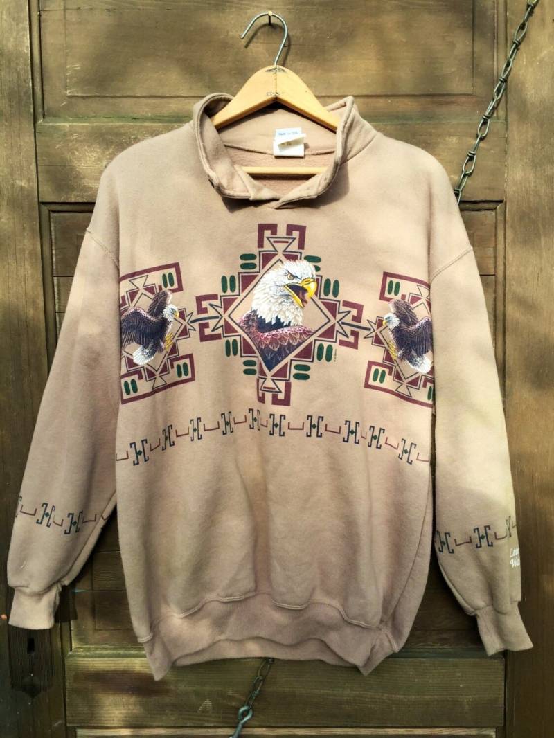 Vintage Beige Southwest Eagle Pullover Sweatshirt Leavenworth Washington Größe Medium von FossilizedFeather