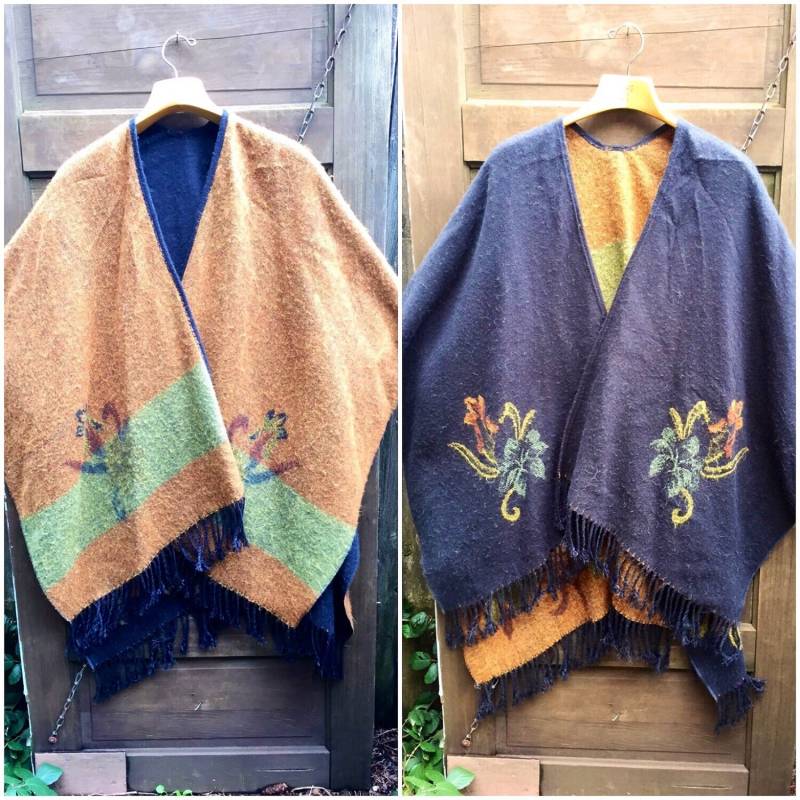Vintage Reversible Oversized Schwarz Und Senf Gewebte Decke Poncho Mit Fransen von FossilizedFeather