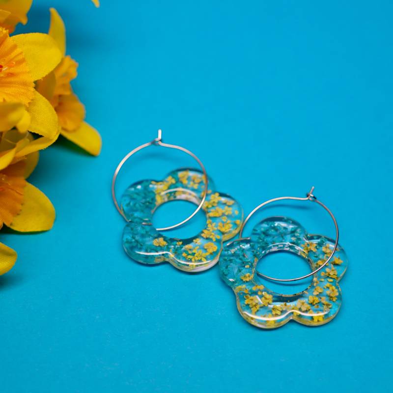 Blaue Und Gelbe Blumen Hoops, Echte Gepresste Blumen, Hoops Ohrringe, Flower Power Leichte Chunky Blaue Und Gelbe Blumen Hoops, Echte Gepresste Blumen, Hoops Ohrringe, Flower Power Leichte Chunky von FosteringFlowers