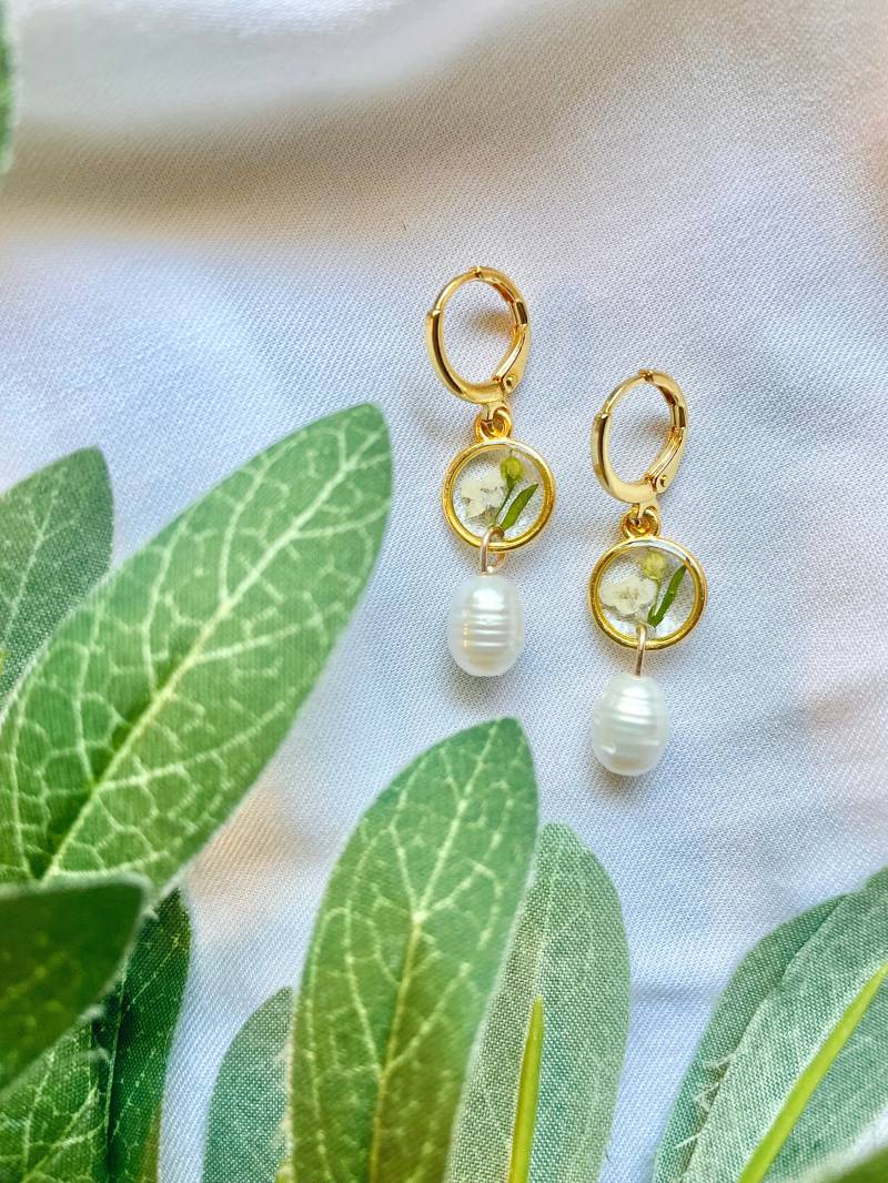 Huggie Hoop Naturperlen Ohrringe, Echte Gepresste Wildblumen, Vergoldete Uv-Harz Schmuck, Leicht, Hypoallergen, Zierlich Huggie Hoop Naturperlen Ohrringe, Echte Gepresste Wildblumen, Vergoldete Uv-Harz Schmuck, Leicht, Hypoallergen, Zierlich von FosteringFlowers