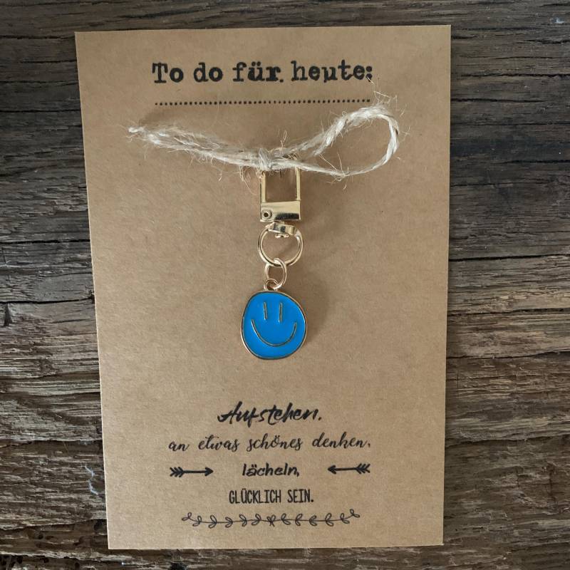To Do - Schlüsselanhänger Smiley Mit Motivationskarte Gute Laune Geschenk | Glücksbringer Freundschaftsgeschenk Kleines Mitbringsel von Fotokartenundmehr