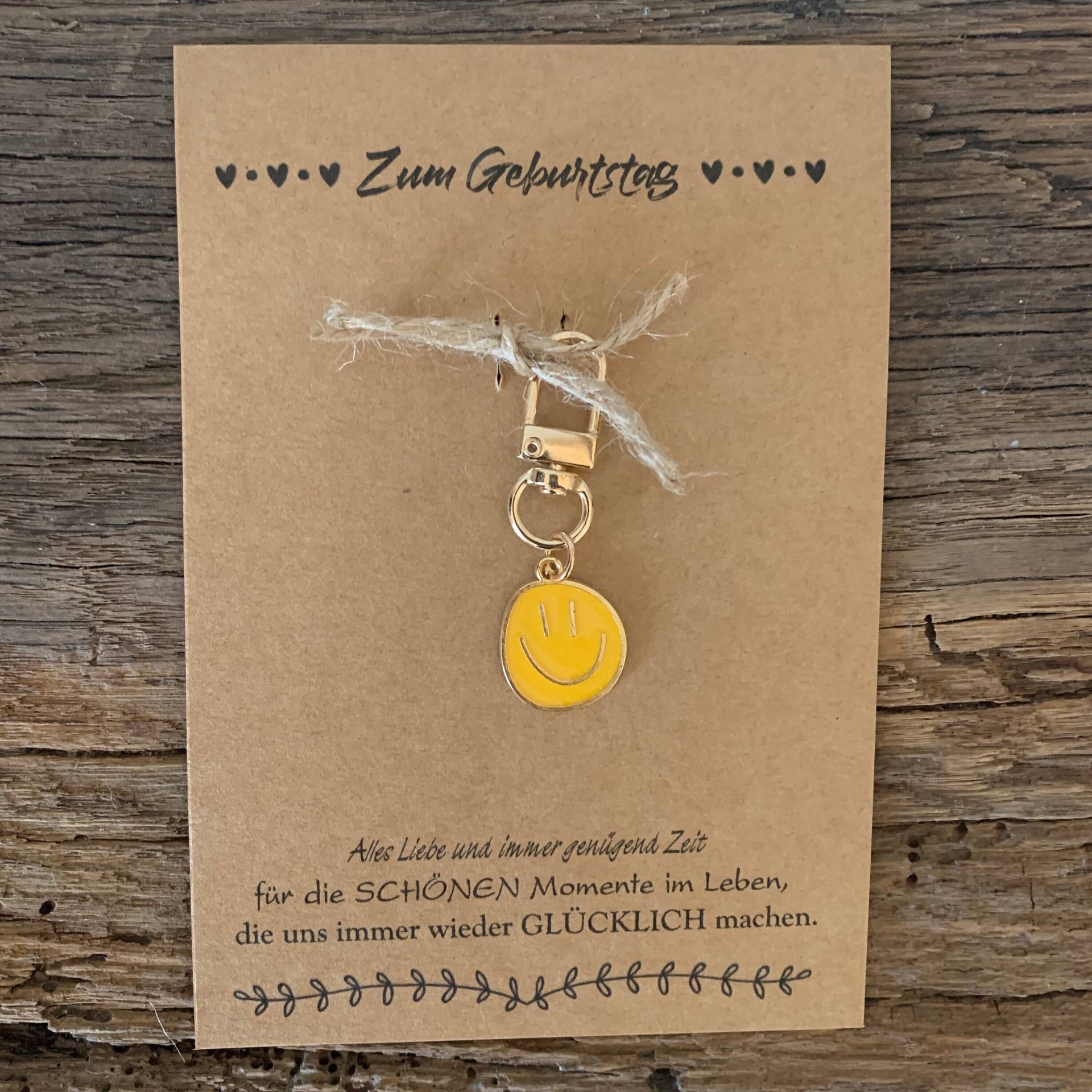 Kleines Geschenk Zum Geburtstag - Smiley Schlüsselanhänger Mit Karte | Mitbringsel Taschenanhänger Smile Kleinigkeit Wunsch von Fotokartenundmehr