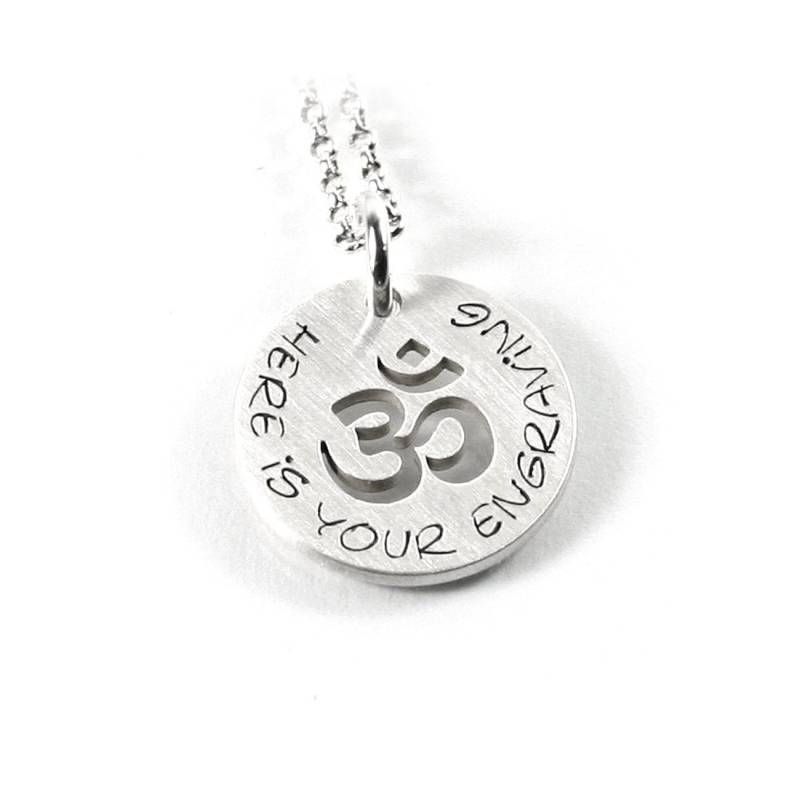 Anhänger Mit Gravur Om Zeichen Symbol Aum Pranava Sanskrit Buddhismus Hinduismus Kette 925 Silber Rund Name Datum Neu | Ps221Ke2 von Fotoschmuck24