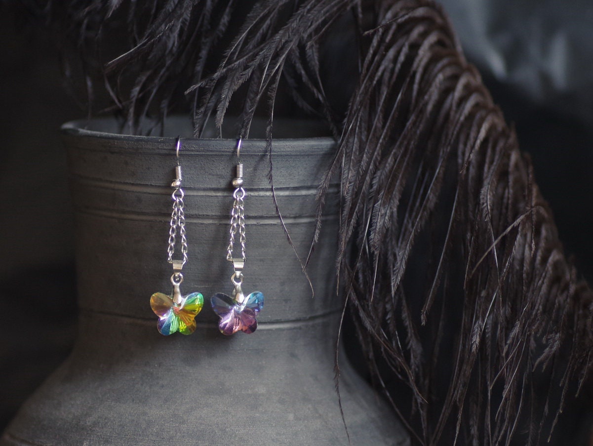 Lange Leichte Ohrringe Mit Schmetterlingen, Kristall, Hellem Regenbogen Und Stahl, Zarte Durchbrochene Schmetterlinge Auf Langem Stiel, Geschenk Für Lange Leichte Ohrringe Mit Schmetterlingen, Kristall, Hellem Regenbogen Und Stahl, Zarte Durchbrochene Schmetterlinge Auf Langem Stiel, Geschenk Für von FottiniyaBeads