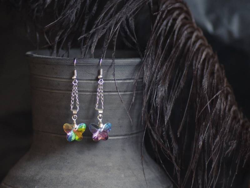 Lange Leichte Ohrringe Mit Schmetterlingen, Kristall, Hellem Regenbogen Und Stahl, Zarte Durchbrochene Schmetterlinge Auf Langem Stiel, Geschenk Für Lange Leichte Ohrringe Mit Schmetterlingen, Kristall, Hellem Regenbogen Und Stahl, Zarte Durchbrochene Schmetterlinge Auf Langem Stiel, Geschenk Für von FottiniyaBeads