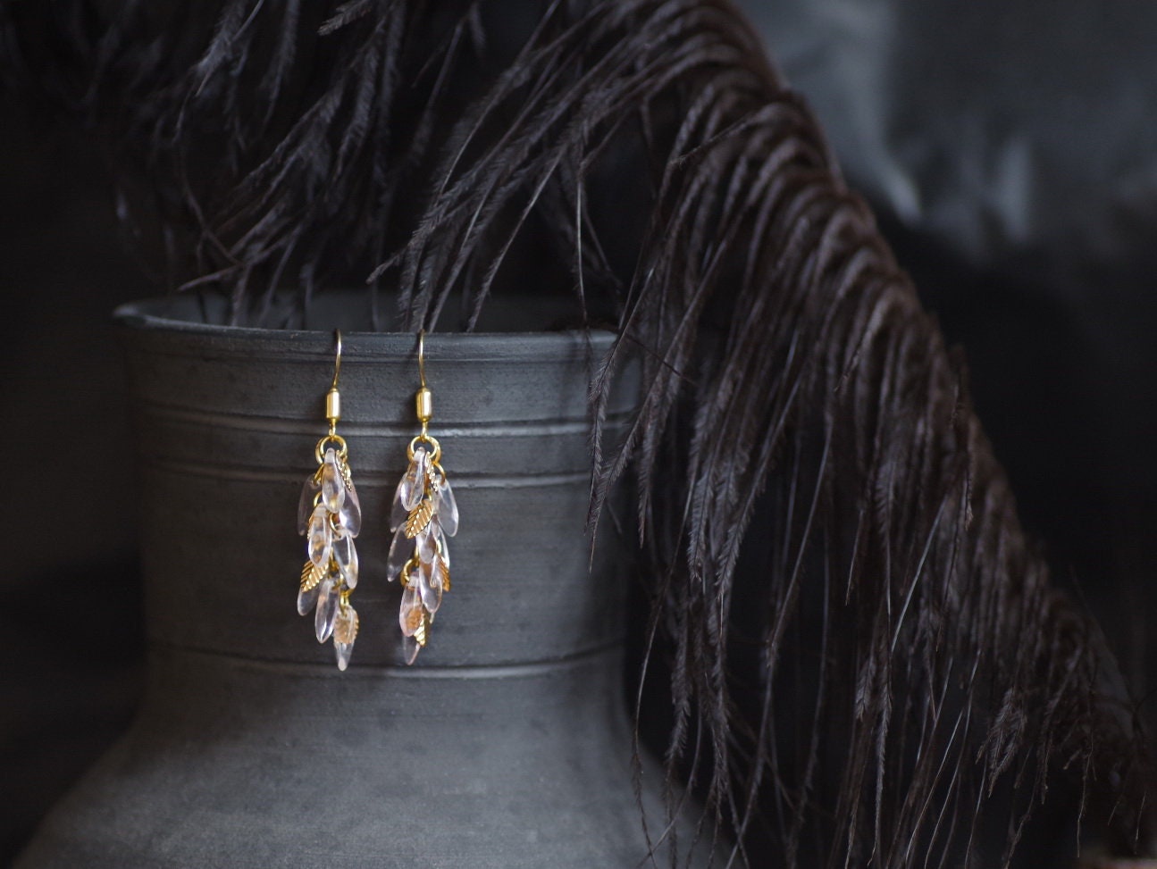 Zarte Ohrringe Mit Goldenen Erkenntnisse, Hochzeitsschmuck, Geschenk Für Mädchen, Elegante Boho Schmuck, Klare Einfache Zarte Ohrringe Mit Goldenen Erkenntnisse, Hochzeitsschmuck, Geschenk Für Mädchen, Elegante Boho Schmuck, Klare Einfache von FottiniyaBeads
