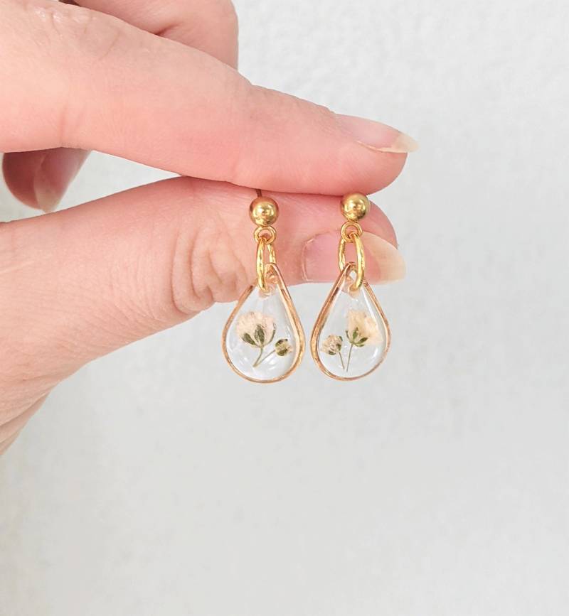 Winziges Schleierkraut, Kleine Träne Weiße Blume, Neue Mutter Geschenk, Naturharz, Handgemachte Gepresste Blume Schmuck, Zierlich, Boho Winziges Schleierkraut, Kleine Träne Weiße Blume, Neue Mutter Geschenk, Naturharz, Handgemachte Gepresste Blume Schmuck, Zierlich, Boho von FoundKept