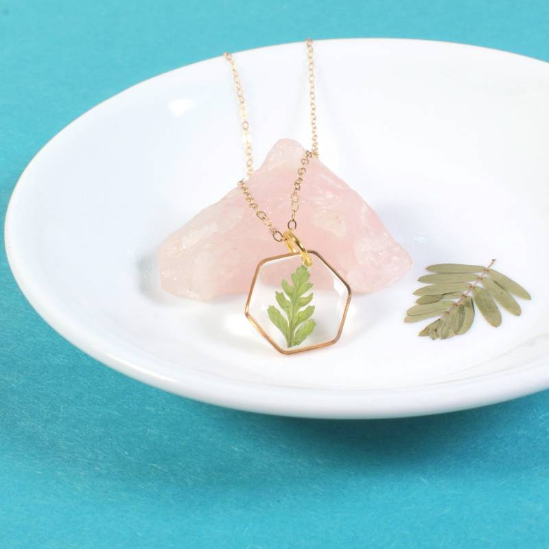 Echte Farn Blatt Halskette, Kleine Hexagon Harz Schmuck, Gepresste Blume Handgemachte Herbst Pflanze Liebhaber Geschenk Zierliche Natur Anhänger Echte Farn Blatt Halskette, Kleine Hexagon Harz Schmuck, Gepresste Blume Handgemachte Herbst Pflanze Liebhaber Geschenk Zierliche Natur Anhänger von FoundKept