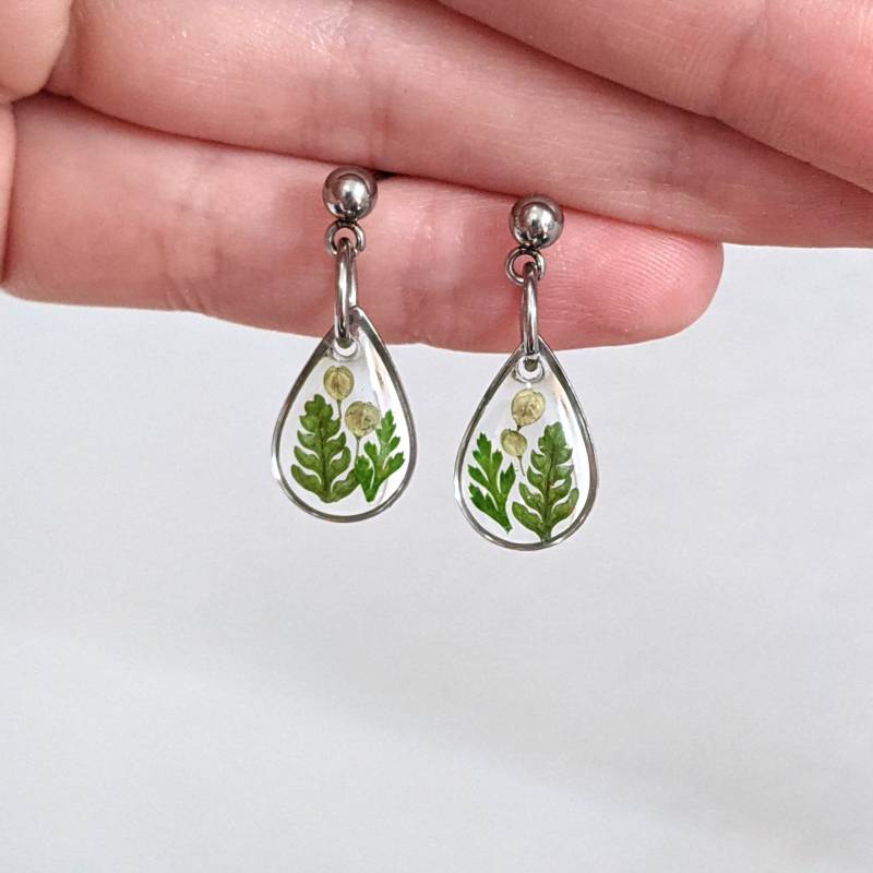 Farn Blatt Ohrringe, Kleine Ohrstecker, Geschenk Für Naturliebhaber, Gold, Silber, Handgemachter Schmuck Aus Harz Farn Blatt Ohrringe, Kleine Ohrstecker, Geschenk Für Naturliebhaber, Gold, Silber, Handgemachter Schmuck Aus Harz von FoundKept