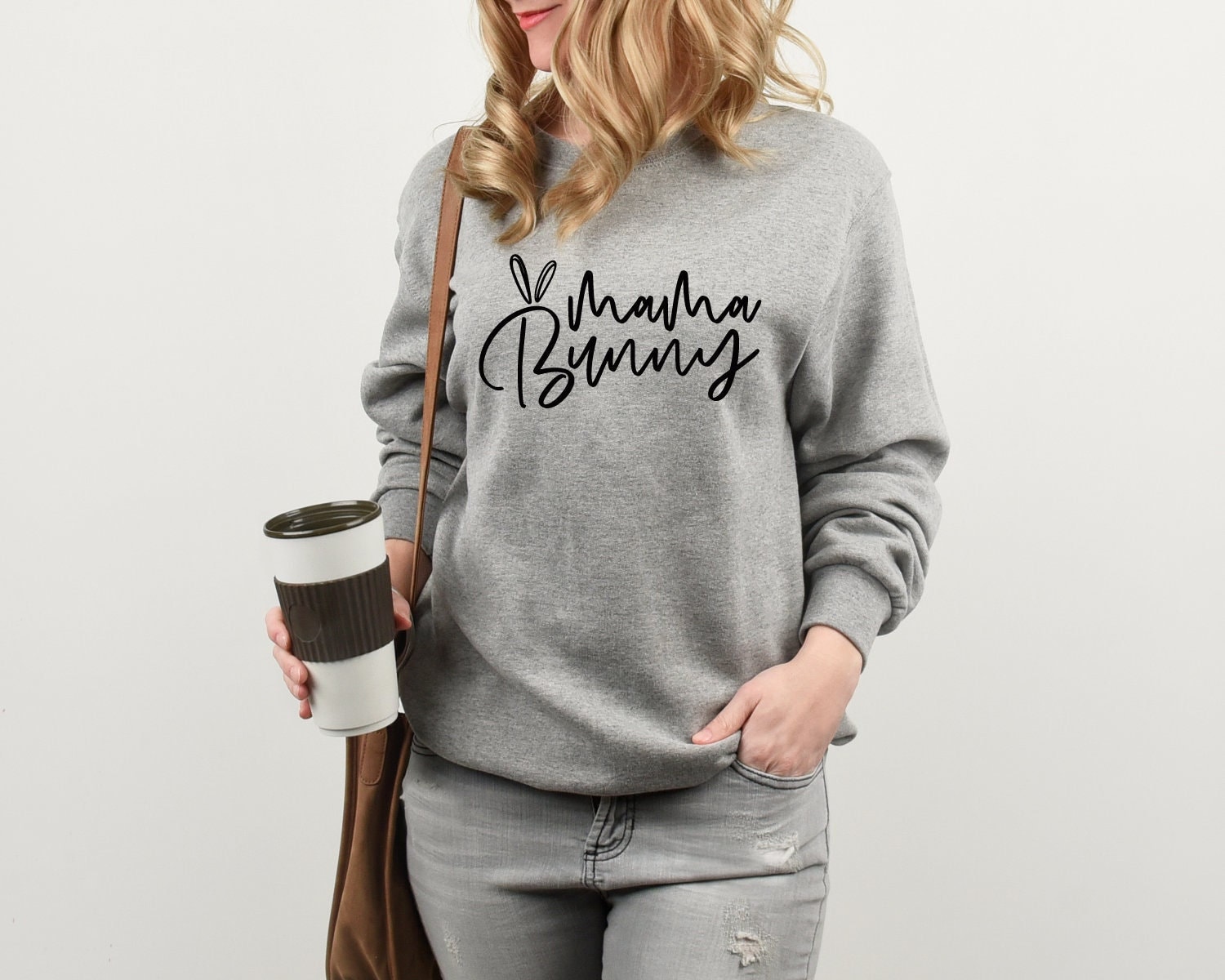 Mama Bunny Süßes Ostern Damen Sweatshirt, Oversized Crewneck Osterpullover, Sweatshirt von FountainOfWishes