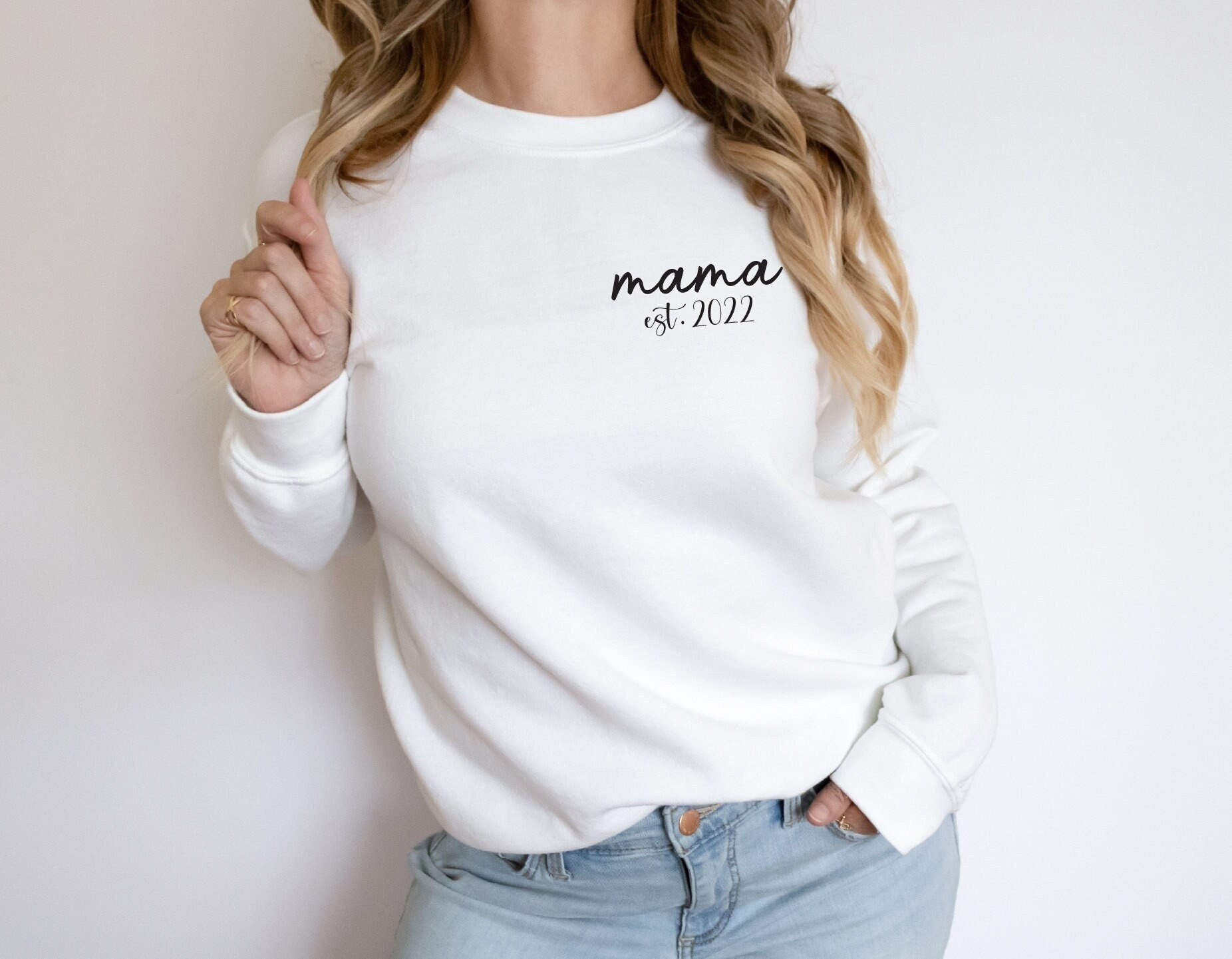 Personalisierte Mama Est. Oversized Sweatshirt, T-Shirt, Geschenk Für Mama, Erstes Mal Geschenk, Shirt, Personalisiertes Muttertagsgeschenk von FountainOfWishes