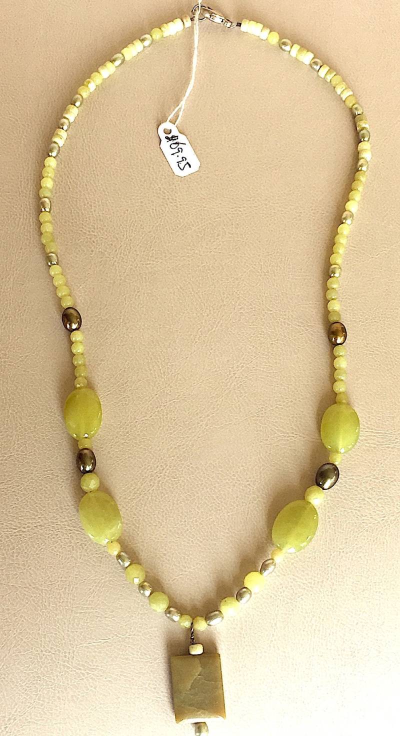 Neue Einzelstrangkette Aus Jade, Grünen Perlen Und Jaspis; Grüntöne. Verschluss 925Er Silber. 54 cm Lang von FourElementBeadWorks